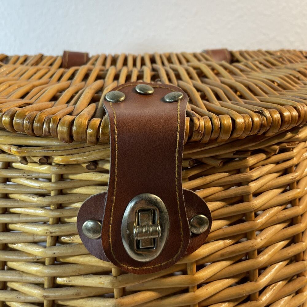 1960s 1970s Wicker Basket Purse Faux Leather Strap Boho Fishing Creel Bag - Picture 2 of 10
